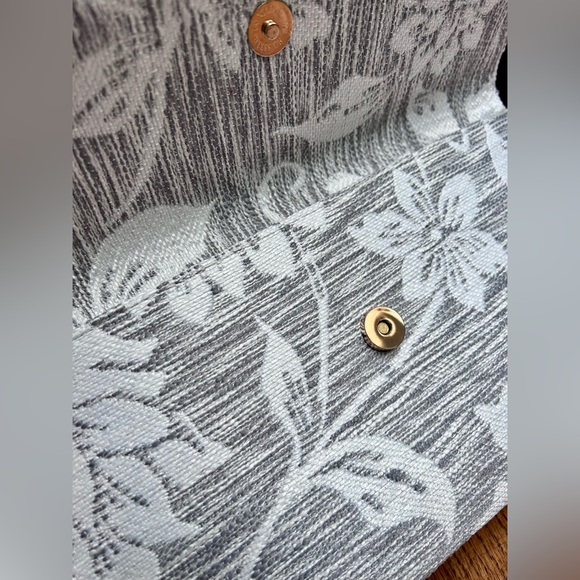 New Light Gray and White Floral Clutch/Purse/Wallet - Picture 3 of 7